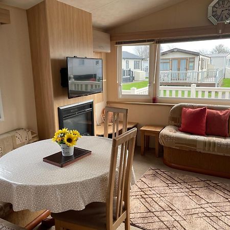 Cosy 3 Bedroom Caravan, South Cerney Exterior photo